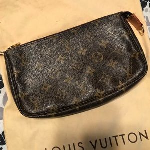 Louis Vuitton pochette accessories